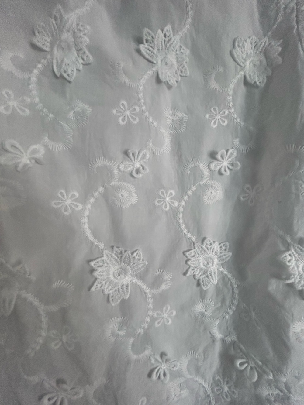 Women's White Embroidered V-Neck Cotton Top - Picture 4 of 6